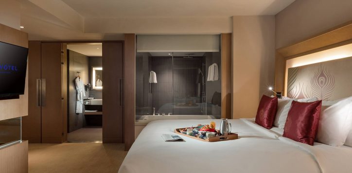 deluxe-suite-room