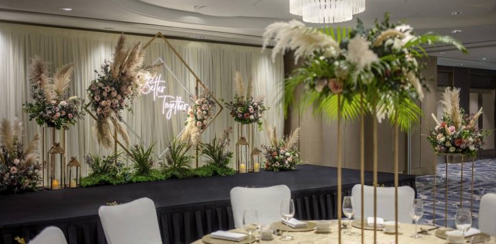 raffles-city-convention-wedding-atrium-rustic-tabl