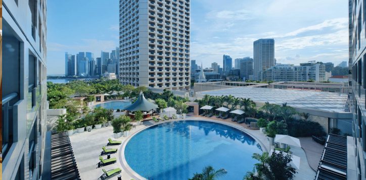 fairmont-singapore-swimming-pool