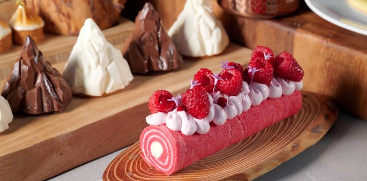raspberry-rose-swiss-roll_1