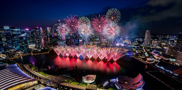 singaporenightviewwithbeautifulfireworks