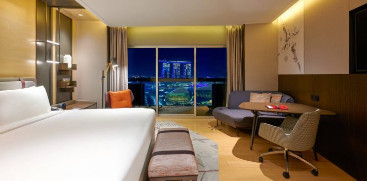 premier-prestige-marina-bay_king_night