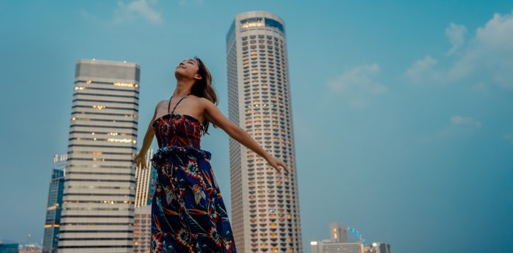 singapore-pullman-singapore-hill-street-city-view-woman-2023-01
