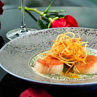 dine-in-love-romantic-dining-at-swissotel-the-stamford-and-fairmont-singapore