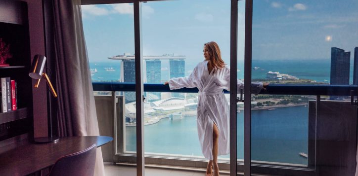 singapore-swissotel-the-stamford-balcony-city-view-woman-2023-2-edited1