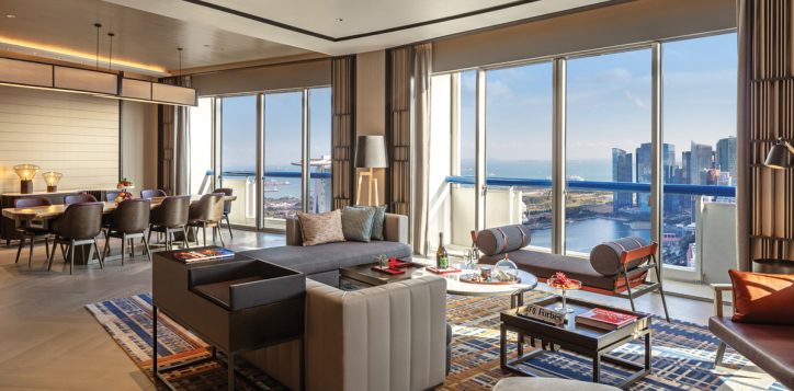 swissotel-the-stamford-large-suite-or-presidential-suite-living