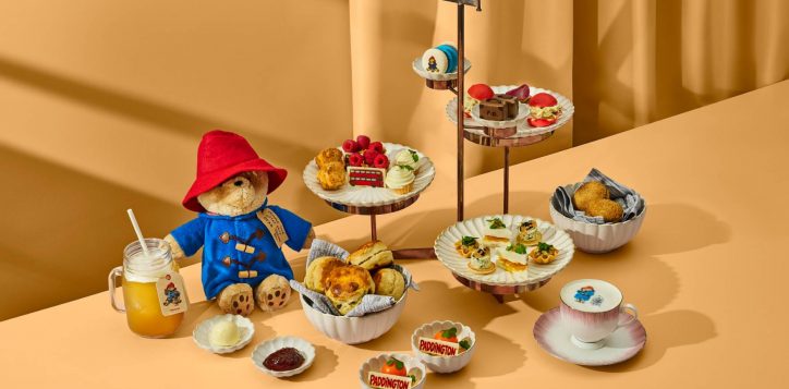 paddington-groupshot-with-high-tea-stand-kv-landscape