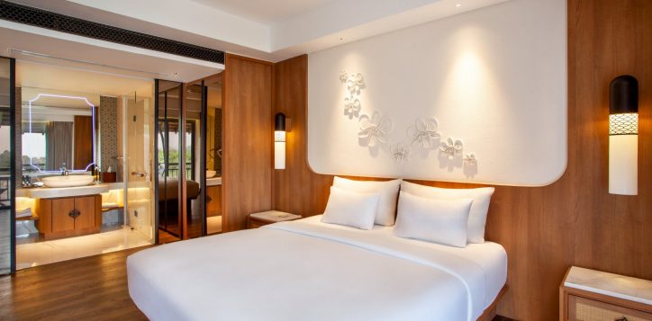 2-deluxe-king-angle-4-novotel-bogor-229241-min