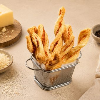 flaky-buttery-cheese-straws