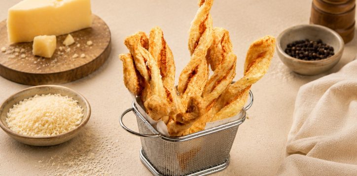 flaky-buttery-cheese-straws