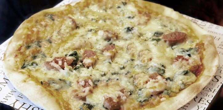 ibisstyles-bangkok-ratchada-pizza-di-omni-meat