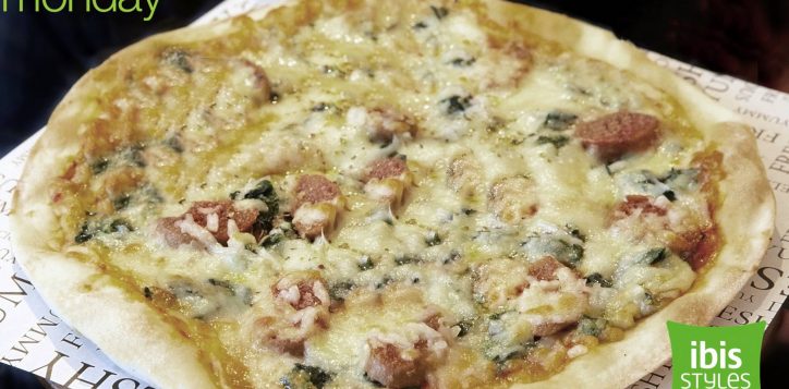ibisstyles-bangkok-ratchada-pizza-di-omni-meat1