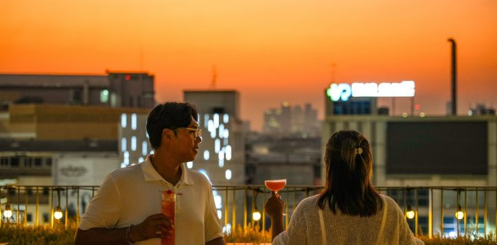 212-rooftop-bar-date