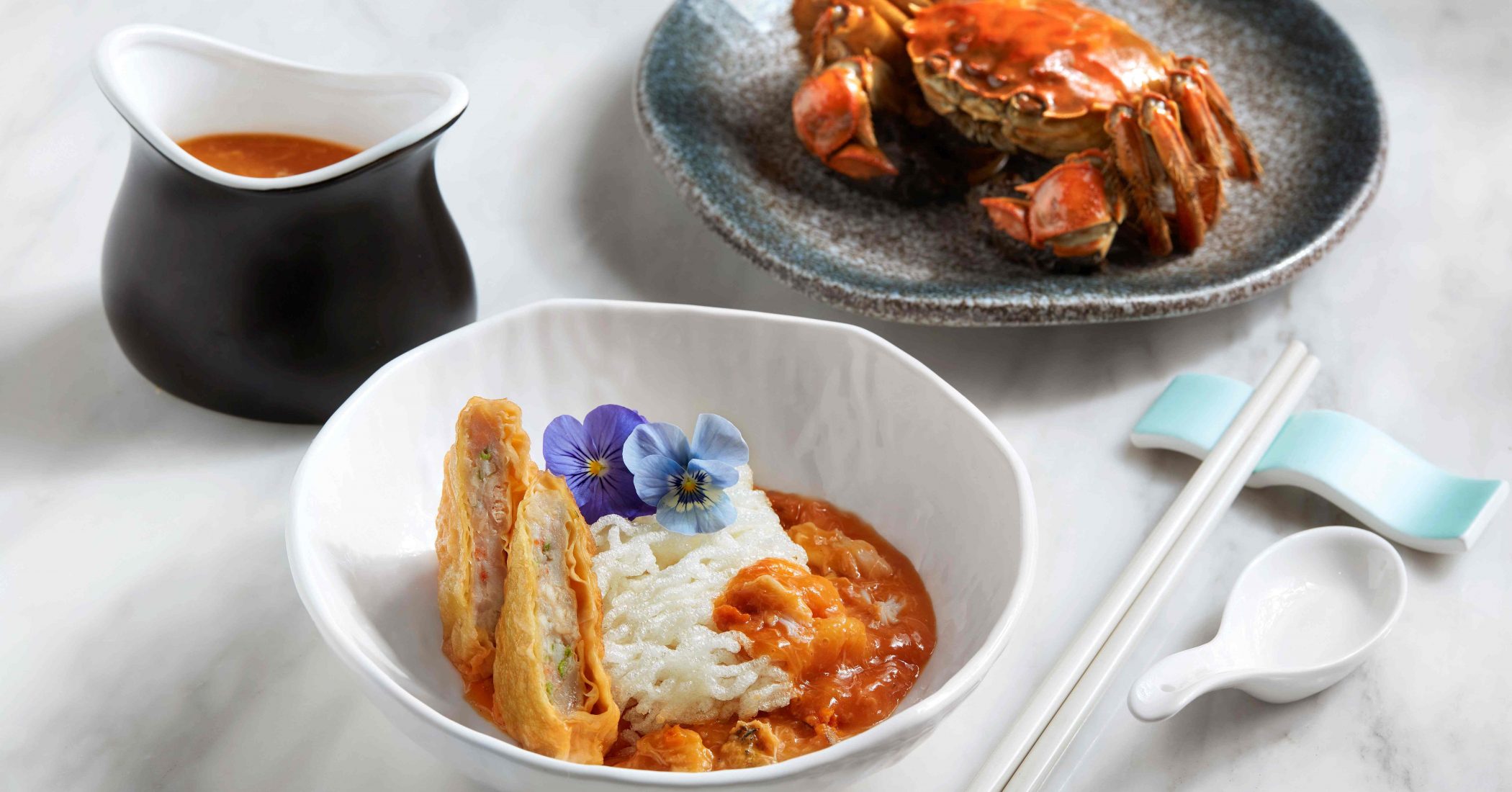 Raffles Singapore - Hairy Crab Season at 藝 yì by Jereme Leung