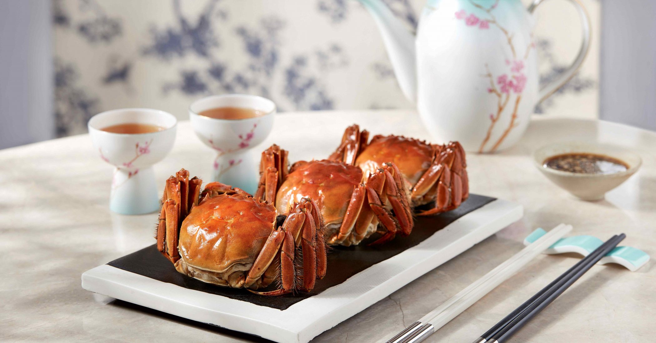 Raffles Singapore - Hairy Crab Season at 藝 yì by Jereme Leung