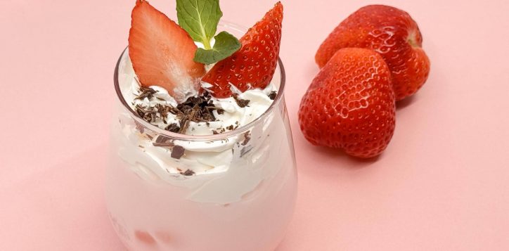 strawberry-cocktail-2026_pink-bg_small-size