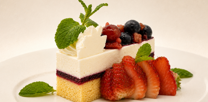 cream-beige-cut-cake