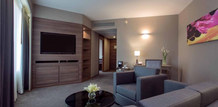 executive-suite-bedroom003