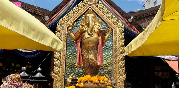 ganesh_shrine_at_huai_khwang_bangkok_%e0%b8%a8%e0%b8%b2%e0%b8%a5%e0%b8%9e%e0%b8%a3%e0%b8%b0%e0%b8%9e%e0%b8%b4%e0%b8%86%e0%b9%80%e0%b8%99%e0%b8%a8_%e0%b8%aa%e0%b8%b5%e0%b9%88%e0%b9%81%e0%b8%a2