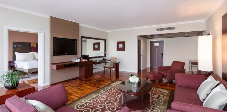 executive-suite-living-room-pullman-bangkok