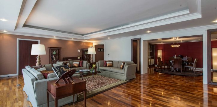 presidential-suite-living-room