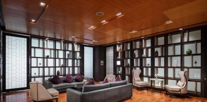 RetreatFoyer-07-Cropped-3.jpg