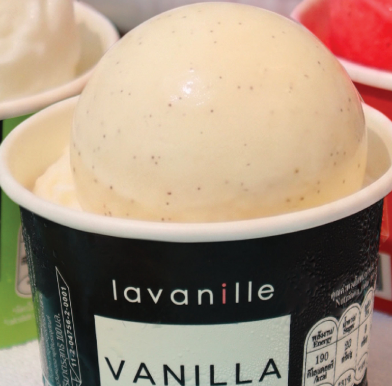 sun-scoops-poolside-chill-at-pool-bar