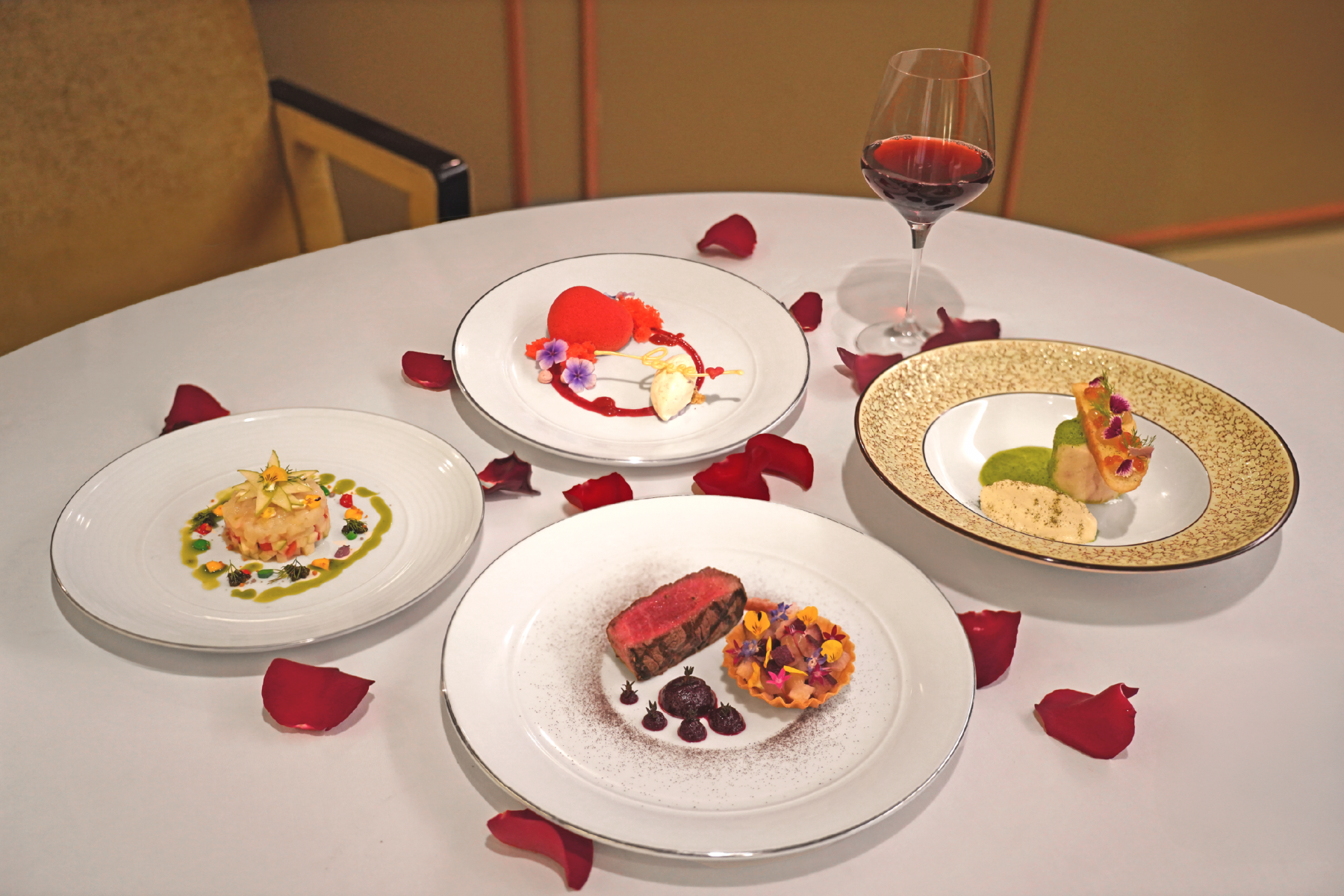 chuong-trinh-uu-dai-le-tinh-nhan-va-gio-hoat-dong-tet-nguyen-dan