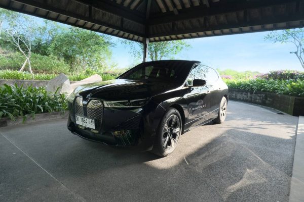 Raffles Bali Introduces BMW iX Luxury Electric Car to Drive the Sustainability Movement
