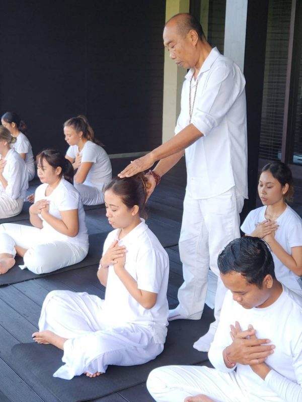 Raffles Bali Spa Therapist Successfully Completes Reiki Training, Enhancing Spa Treatments