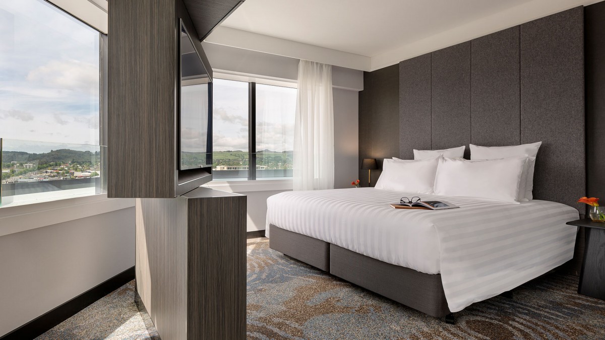 Executive Suite, King Bed, Lake View Pullman Rotorua Hotel