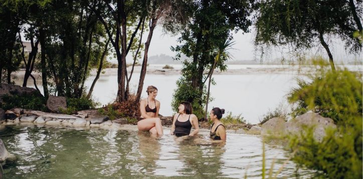 polynesian-spa_deluxe-lake-spa-5