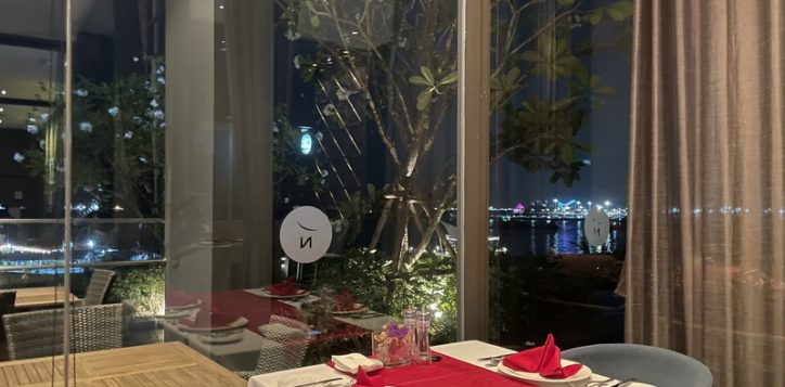 the-ambiance-of-the-restaurant-at-blue-mable-steak-grill-novotel-marina-sriracha