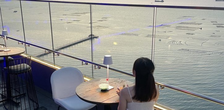 seaside-ambiance-at-silver-moon-novotel-marina-srriracha-2