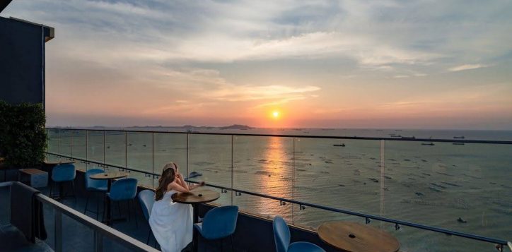 fun-filled-friday-nights-at-the-stunning-silver-moon-rooftop-bar-in-sriracha
