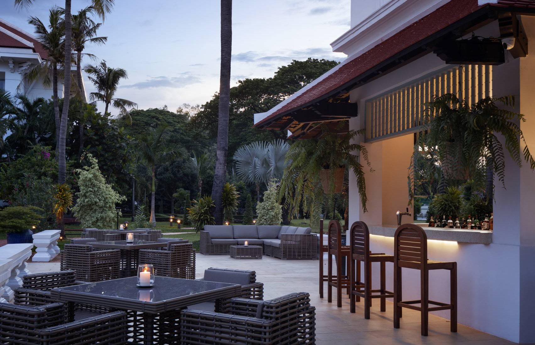 Raffles Grand Hotel d'Angkor - Poolside Terrace
