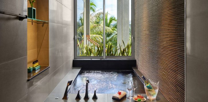 cabana_jacuzzi
