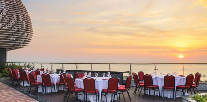 rooftop-banquet-set-up