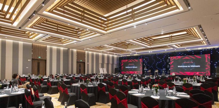 grand-ballroom-western-dinner-set-up