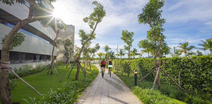 cycling-around-the-resort