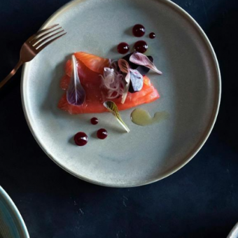 platform-818-festive-group-dining