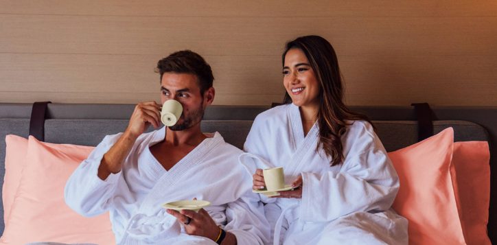 dpsp-372_mea_apac_all_accor_loyalty_2x_digital_signage_portrait_2160x4096_en