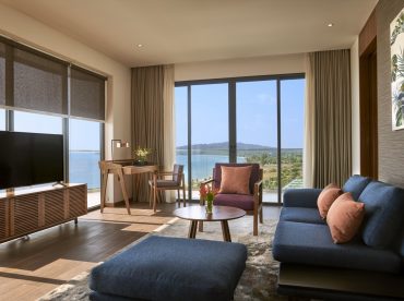 sea-view-suite-room-with-balcony