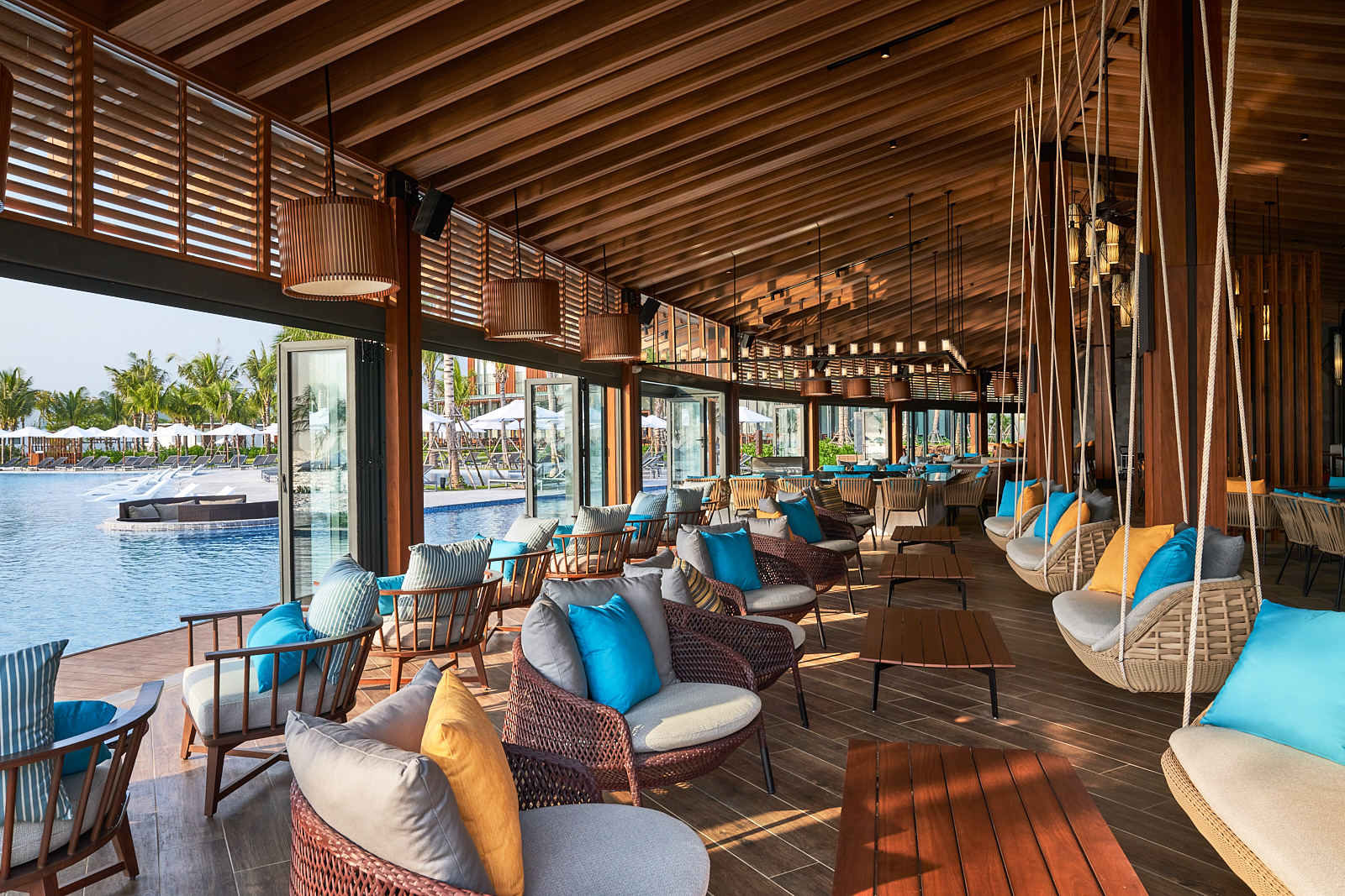 Mövenpick Resort Waverly Phu Quoc Aura Beach Club