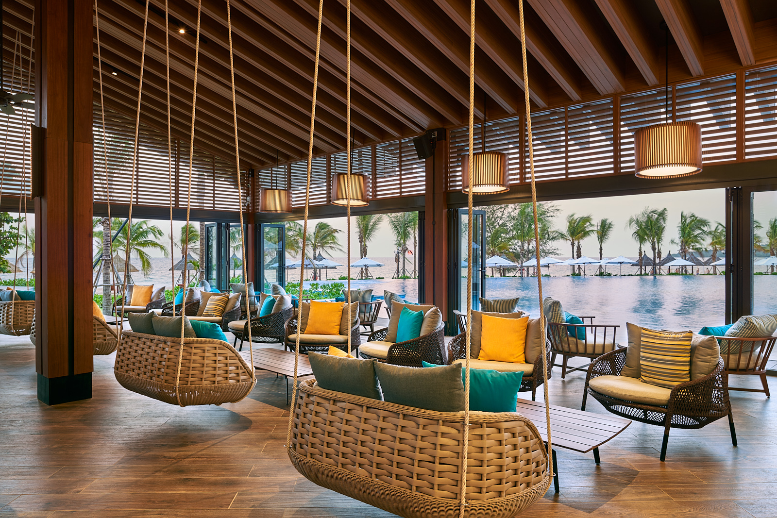 Movenpick фукуок вьетнам. Movenpick resort waverly phu quoc 5. movenpick resort cam ranh 5*. vietnam phu quoc hotel. sunset town phu quoc.