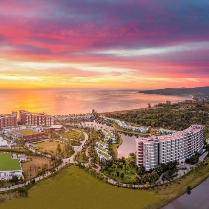 ngam-hoang-hon-tai-bai-ong-lang-khoanh-khac-tuyet-dep-tai-movenpick-phu-quoc