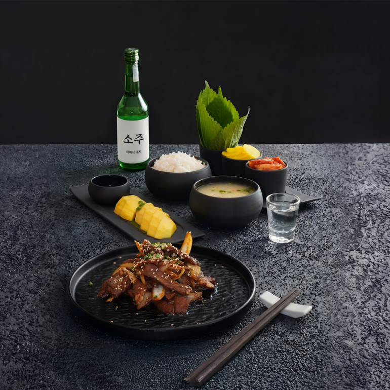 soju-table-the-islander