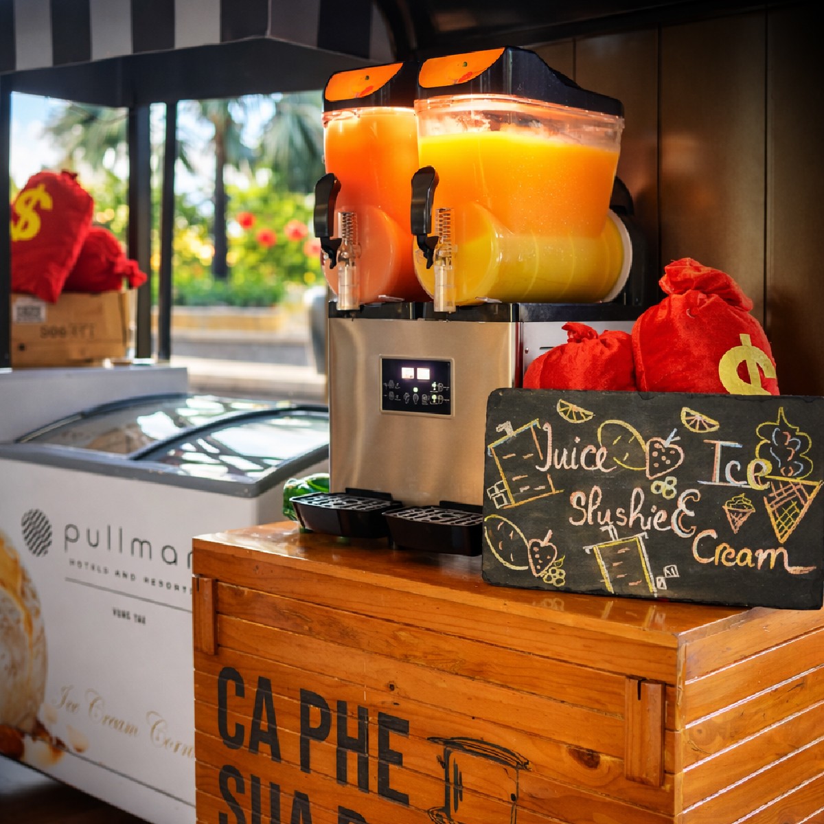 HOLIDAY KIDS’ CORNER