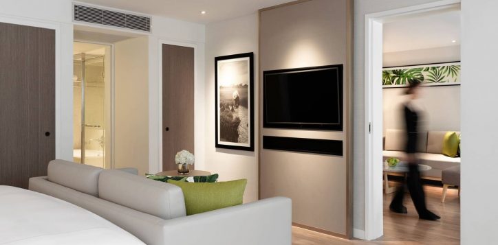 movenpick-bdms_deluxe-suite_bedroom-2-2
