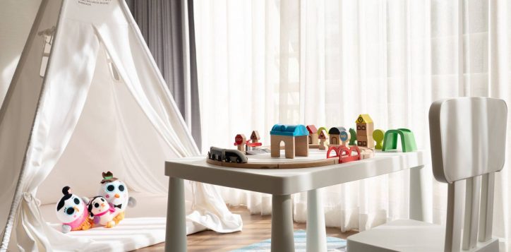 family-1-bedroom-suite-kids-amenities-set-up